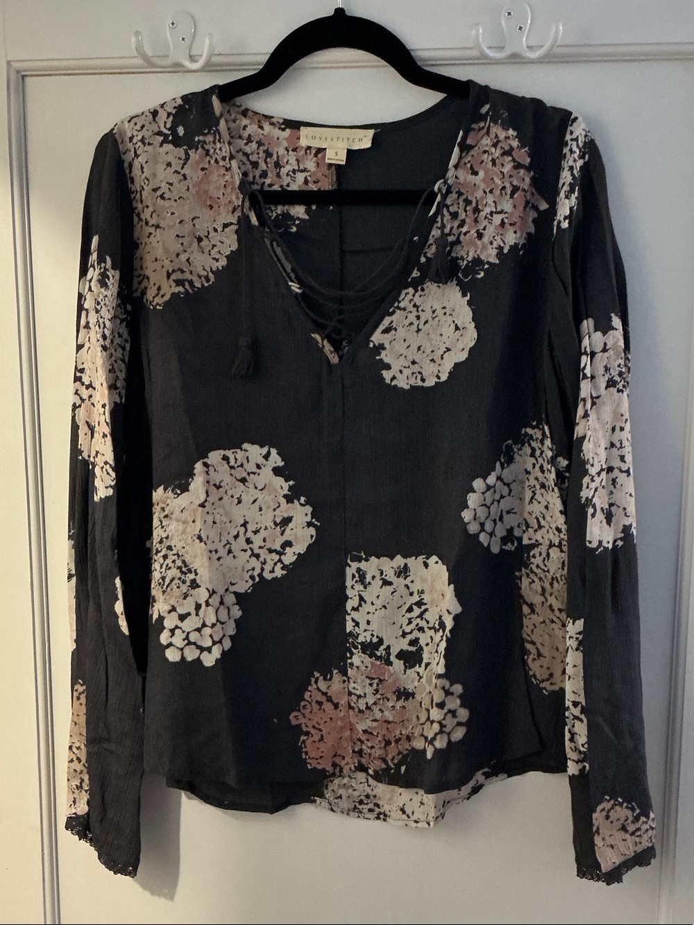 Love Stitch Black Floral Blouse Size S – Lace-Up V-Neck Boho Long Sleeve